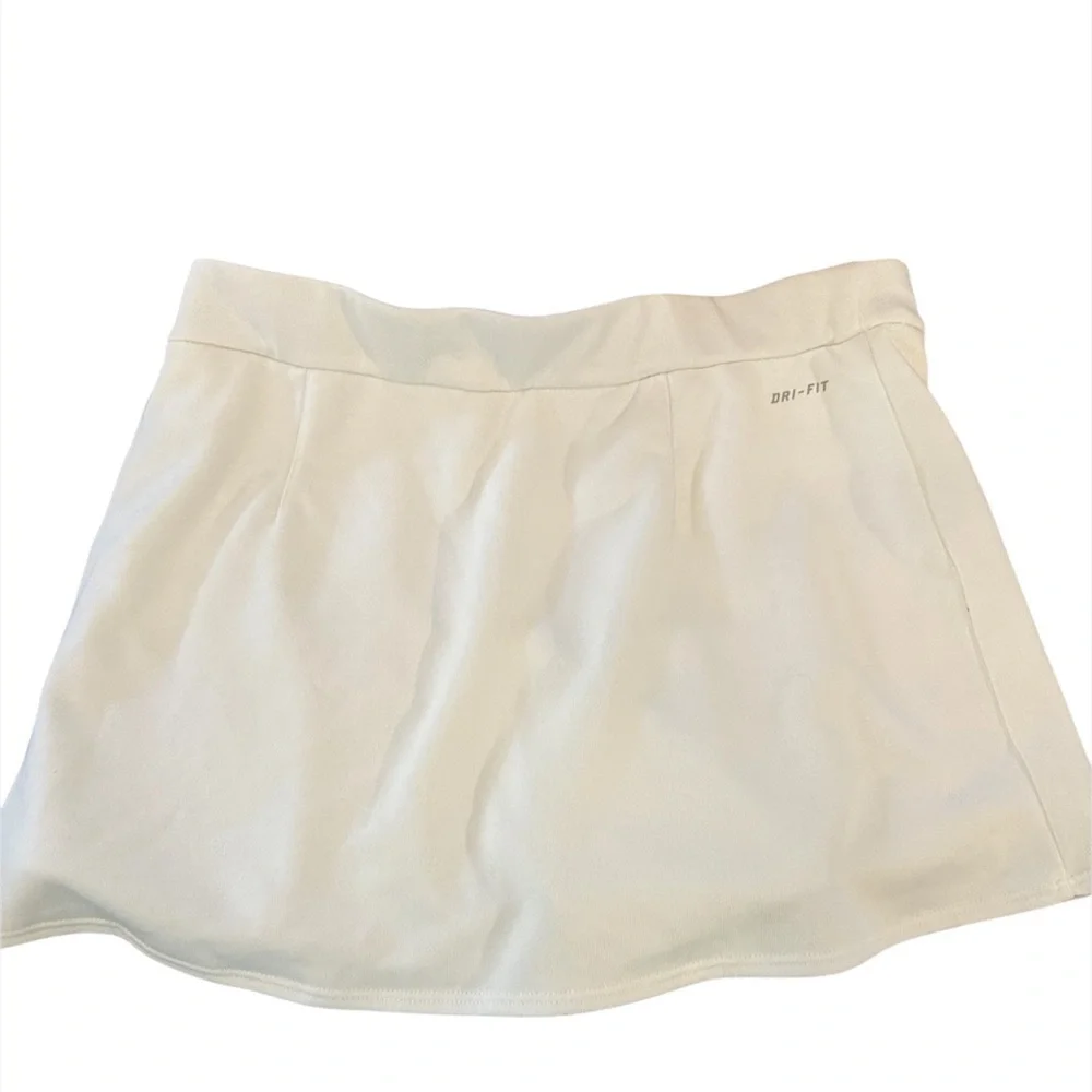 EUC Nike Cream Tennis Skort
